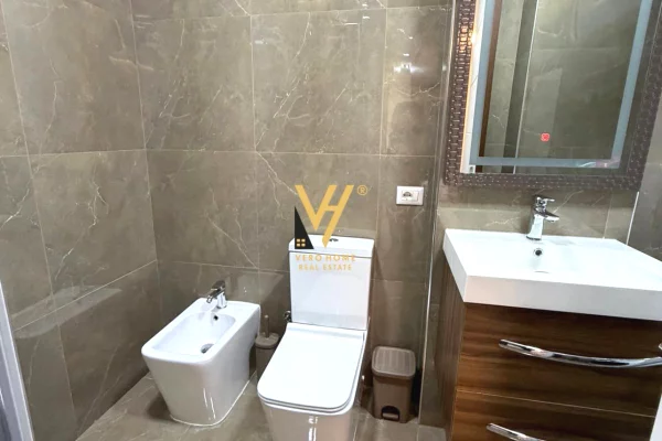 Shtepi me qera Apartament ne Tirane, 3+1, Mobilimi E mobiluar, Pagesa 1,300  Euro.