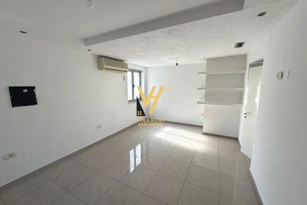 Business Property for Rent 3+1 in Tirana - 800 Euro