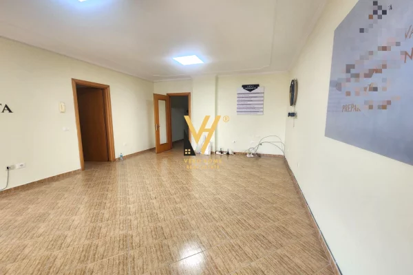 Business Property for Rent 3+1 in Tirana - 800 Euro