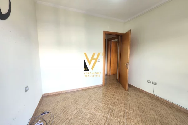 JEPET ZYRE 100 M2 ME QIRA TE ZOGU I ZI 800 EURO