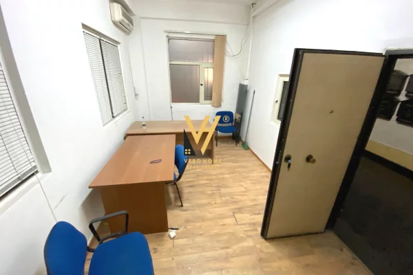 Business Property for Rent 3+1 in Tirana - 240,000 Leke