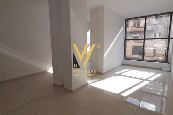 Ambient biznesi me qera 3+1 ne Tirane - 50,000 Leke