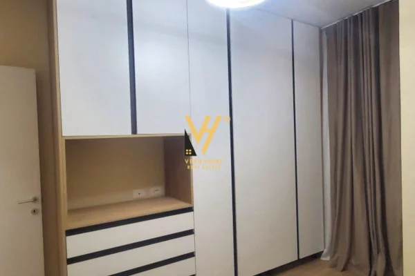 Shtepi me qera 2+1 ne Tirane - 1,300 Euro