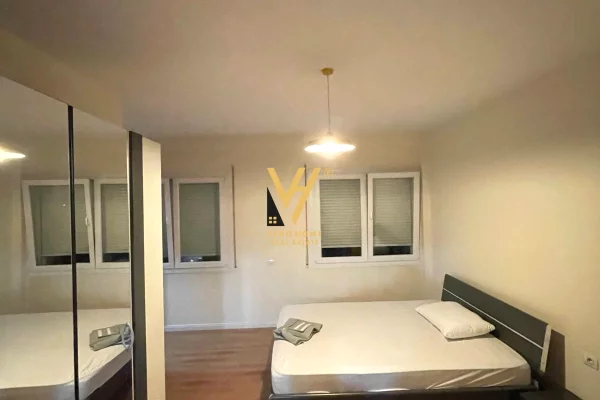 Shtepi me qera 2+1 ne Tirane - 1,000 Euro