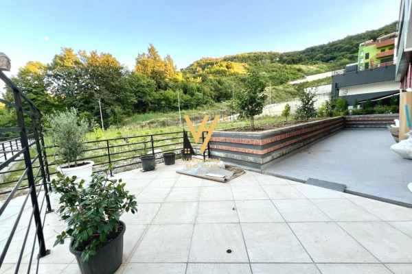 Shtepi me qera Apartament ne Tirane, 3+1, Mobilimi E mobiluar, Pagesa 1,400  Euro.