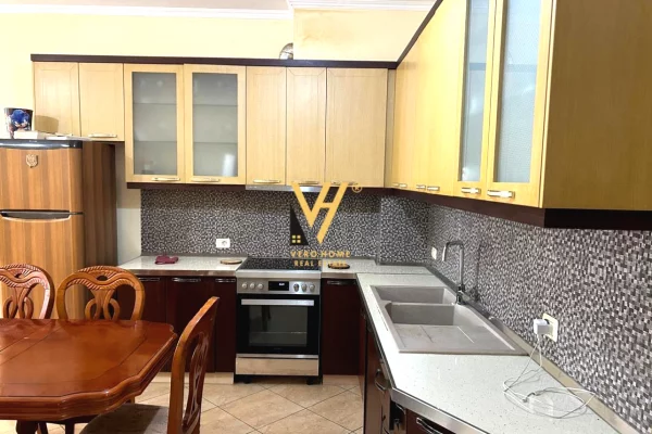 Shtepi ne shitje Apartament ne Tirane, 2+1, Mobilimi E mobiluar, Pagesa 147,000  Euro.