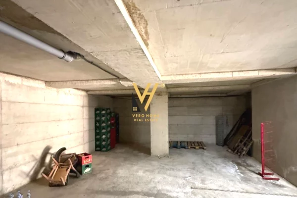 Ambient biznesi me qera 4+1 ne Tirane - 50,000 Leke