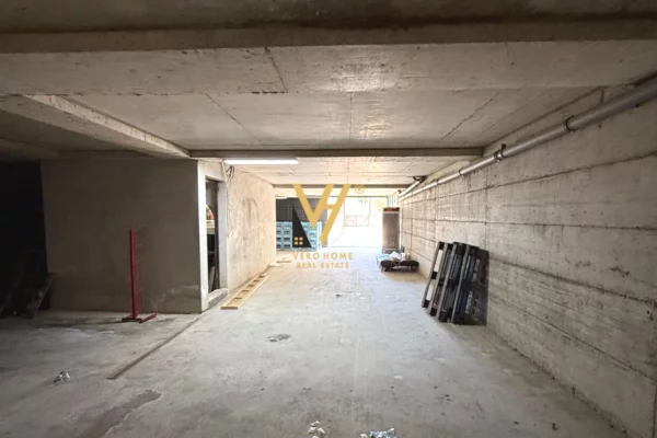 Ambient biznesi me qera 4+1 ne Tirane - 50,000 Leke