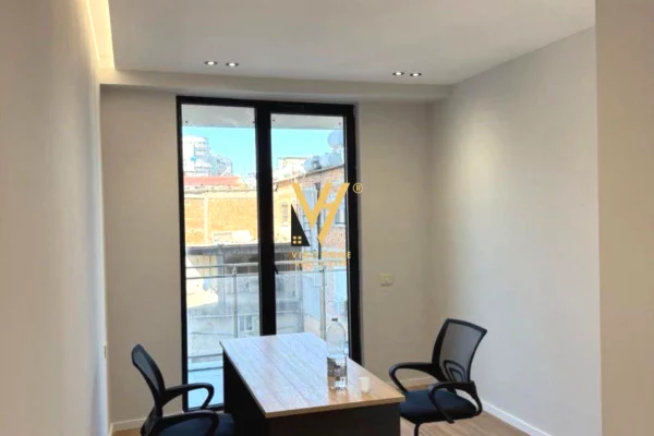 Ambient biznesi me qera 3+1 ne Tirane - 700 Euro