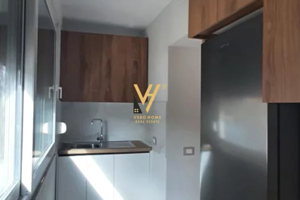 JEPET ZYRE 59 M2 ME QERA TE SHKOLLA E KUQE 500 EURO