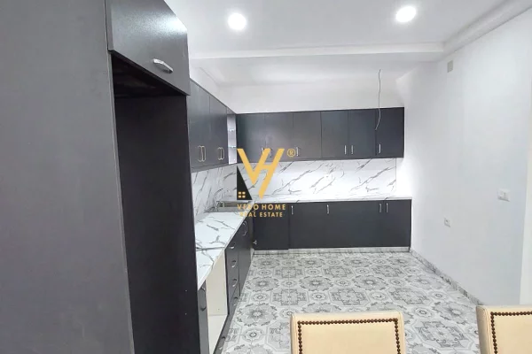 Shtepi me qera Shtepi Private ne Tirane, 2+1, Mobilimi Pjeserisht e mobiluar, Pagesa 60,000  Leke.