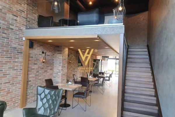 Ambient biznesi me qera 2+1 ne Tirane - 1,350 Euro