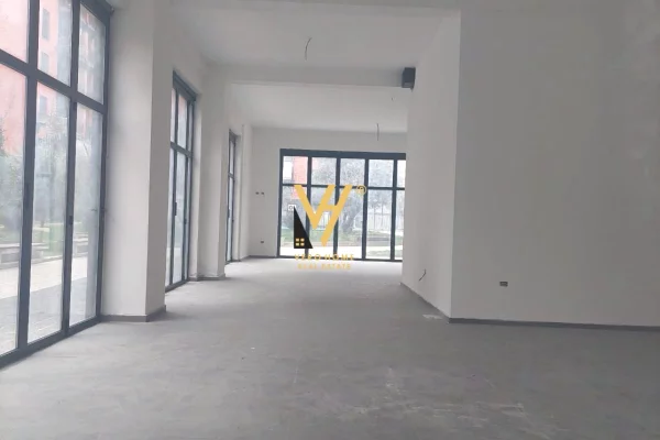 Ambient biznesi me qera 1+1 ne Tirane - 250,000 Leke