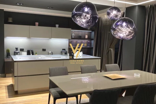 Shtepi me qera 3+1 ne Tirane - 2,500 Euro