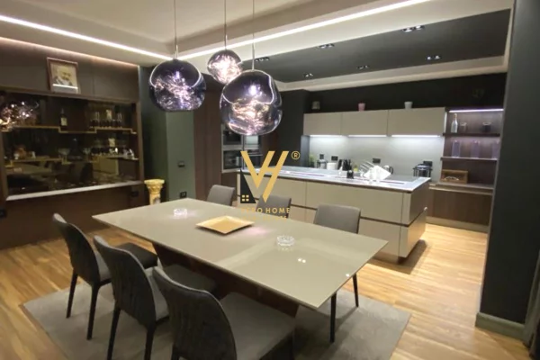 Shtepi me qera 3+1 ne Tirane - 2,500 Euro