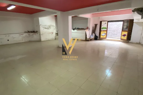 Ambient biznesi me qera 4+1 ne Tirane - 35,000 Leke