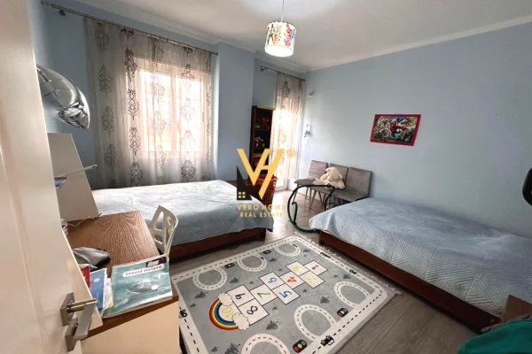Shtepi ne shitje Apartament ne Tirane, 3+1, Mobilimi E mobiluar, Pagesa 22,000,000  Leke.
