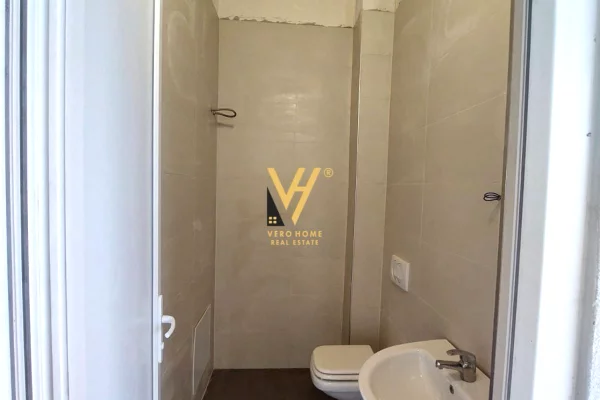 Ambient biznesi me qera 3+1 ne Tirane - 4,800 Euro