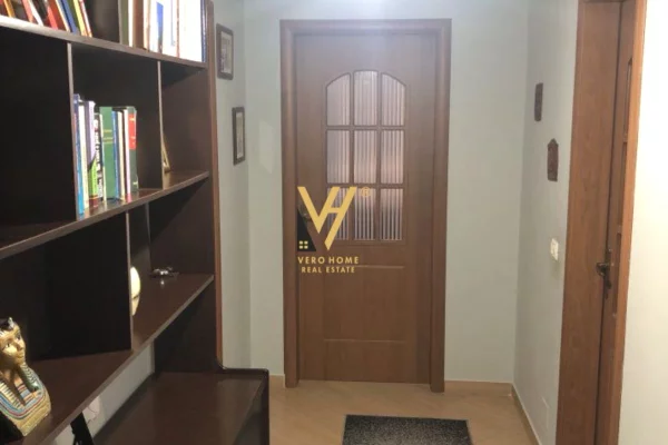 Shtepi ne shitje Apartament ne Tirane, 2+1, Mobilimi E mobiluar, Pagesa 150,000  Euro.