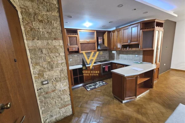 Shtepi me qera 2+1 ne Tirane - 75,000 Leke