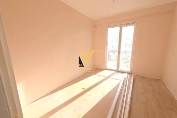 Shtepi me qera 2+1 ne Tirane - 1,100 Euro