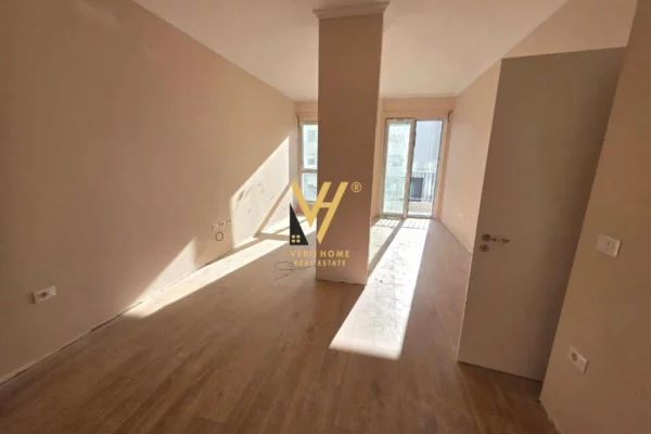 Shtepi me qera 2+1 ne Tirane - 1,100 Euro