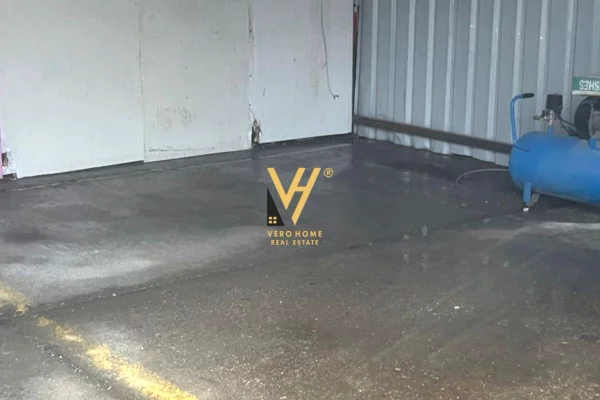 Ambient biznesi me qera 4+1 ne Tirane - 80,000 Leke