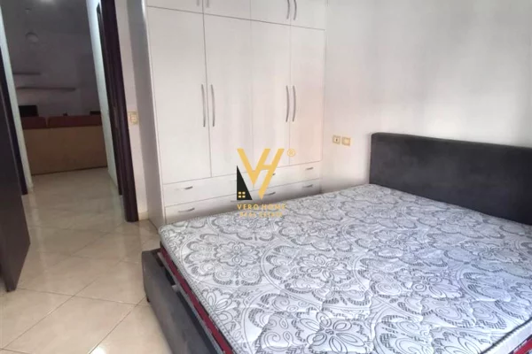 Shtepi ne shitje Apartament ne Tirane, 2+1, Mobilimi E mobiluar, Pagesa 150,000  Euro.