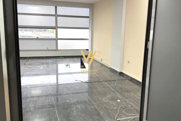 Ambient biznesi me qera 3+1 ne Tirane - 60,000 Leke