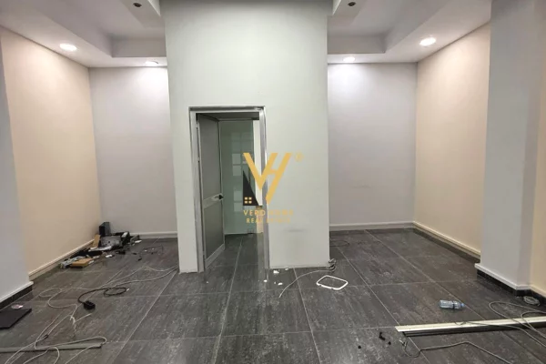 Ambient biznesi me qera 3+1 ne Tirane - 60,000 Leke