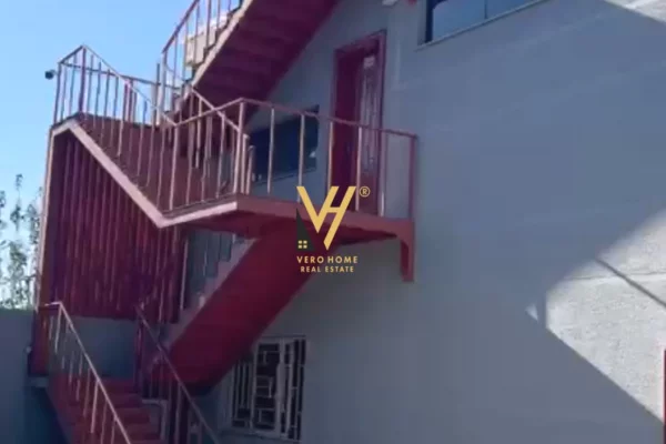 Ambiente Commerciale in Affitto 4+1 a Tirana - 3,500 Euro