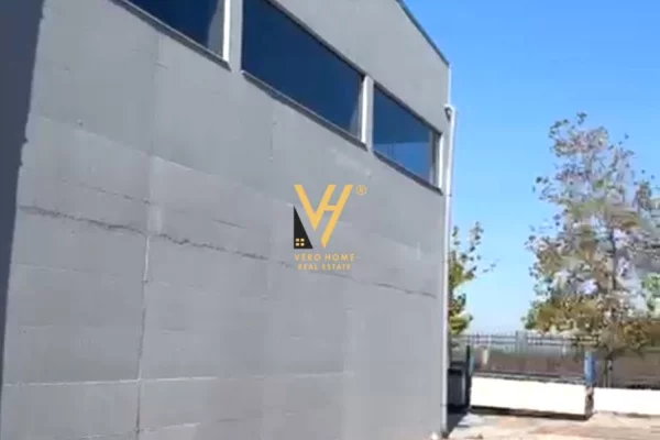 Ambiente Commerciale in Affitto 4+1 a Tirana - 3,500 Euro