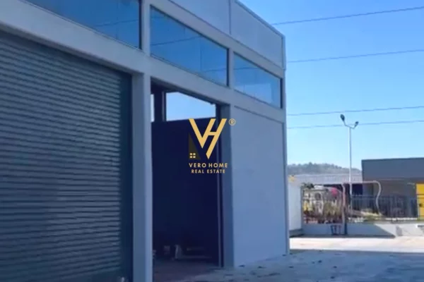 JEPET MAGAZINE 2.500 M2 ME QIRA TE URA E GJOLES, FUSHE KRUJE 3.500 EURO