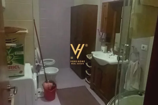 Shtepi ne shitje Apartament ne Tirane, 2+1, Mobilimi E mobiluar, Pagesa 195,000  Euro.