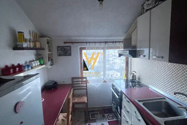 Shtepi me qera Apartament ne Tirane, 3+1, Mobilimi E mobiluar, Pagesa 450  Euro.