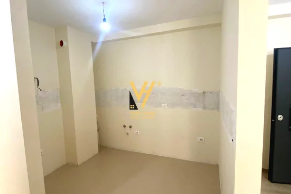 Ambient biznesi me qera 3+1 ne Tirane - 600 Euro