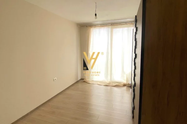 JEPET ZYRE 105 M2 ME QERA TE RRUGA E DIBRES 600 EURO