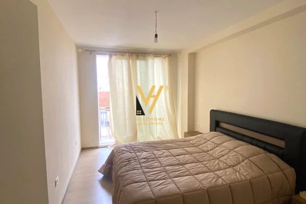 JEPET ZYRE 105 M2 ME QERA TE RRUGA E DIBRES 600 EURO