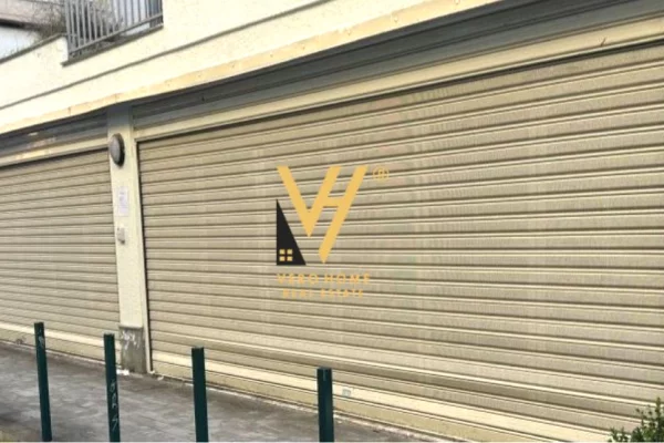 Ambiente Commerciale in Affitto 1+1 a Tirana - 70,000 Leke