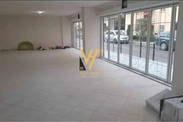 Ambiente Commerciale in Affitto 1+1 a Tirana - 70,000 Leke