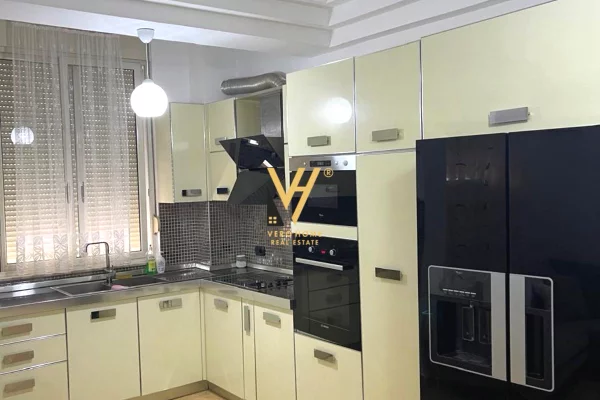 Shtepi me qera Apartament ne Tirane, 2+1, Mobilimi E mobiluar, Pagesa 600  Euro.