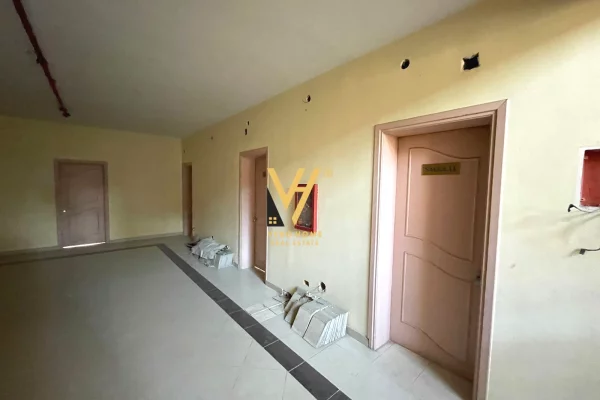 JEPET GODINE BIZNESI 2500 M2 ME QERA NE SELITE 13.000 EURO