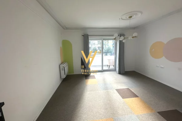 Ambient biznesi me qera 3+1 ne Tirane - 150,000 Leke