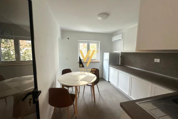 Ambient biznesi me qera 3+1 ne Tirane - 150,000 Leke