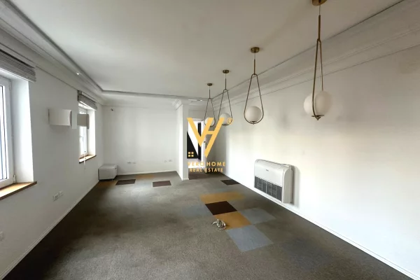 Ambient biznesi me qera 3+1 ne Tirane - 150,000 Leke