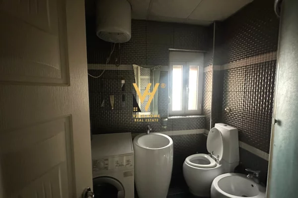 Shtepi ne shitje Apartament ne Tirane, 2+1, Mobilimi E mobiluar, Pagesa 172,000  Euro.