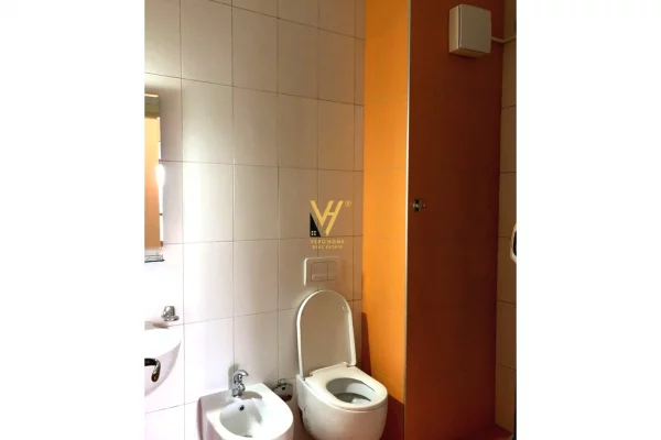 Shtepi ne shitje Papafingo(kati i catise) ne Tirane, 4+1, Mobilimi E mobiluar, Pagesa 550,000  Euro.