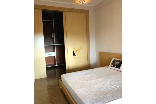 Shtepi ne shitje Papafingo(kati i catise) ne Tirane, 4+1, Mobilimi E mobiluar, Pagesa 550,000  Euro.