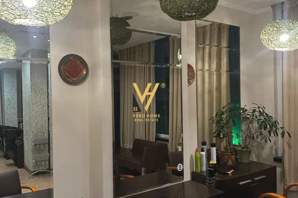 JEPET AMBIENT PARUKERIE 40 M2 ME QERA TE RRUGA E ELBASANIT 400 EURO