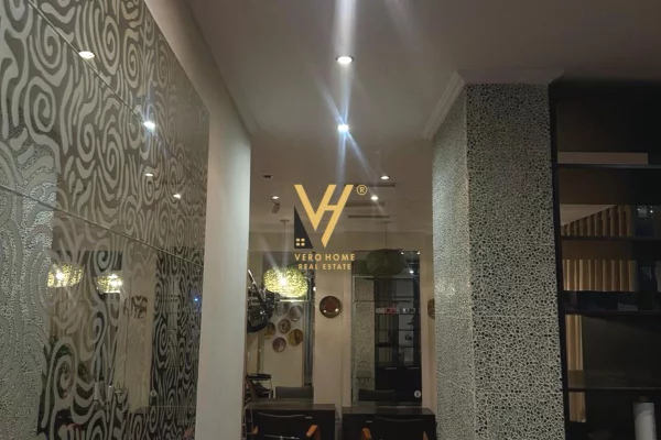 Ambiente Commerciale in Affitto 3+1 a Tirana - 400 Euro